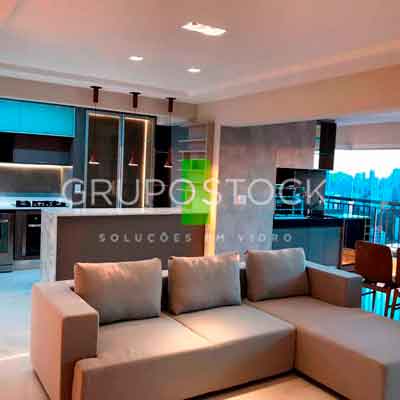 como escolher o tipo certo de vidro para sua sacada