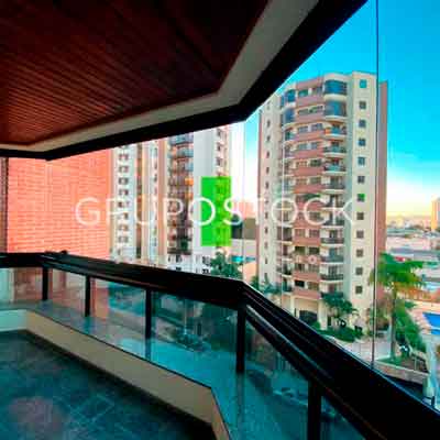 sacada de vidro maior estetica e funcionalidade para ambientes comerciais